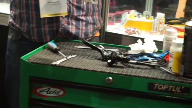 Прокачка гидравлики на выставке ВелоБайк смотреть онлайн