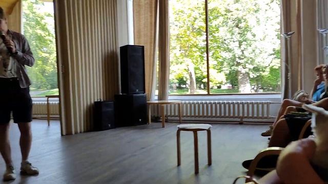 Свои стихи читает куратор смотреть онлайн
