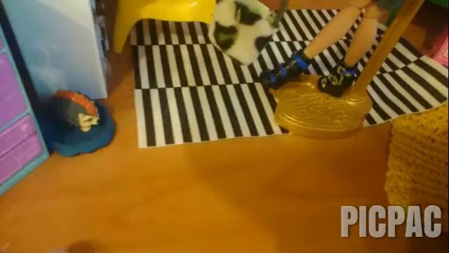 Осталась без взрослых на 4 дня. смотреть онлайн