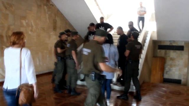 Патриотов не пускают в ОДА смотреть онлайн