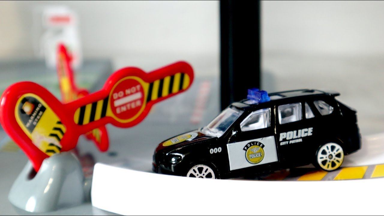 Полицейская парковка для полицейский машинок. Экскурсия по парковке смотреть онлайн