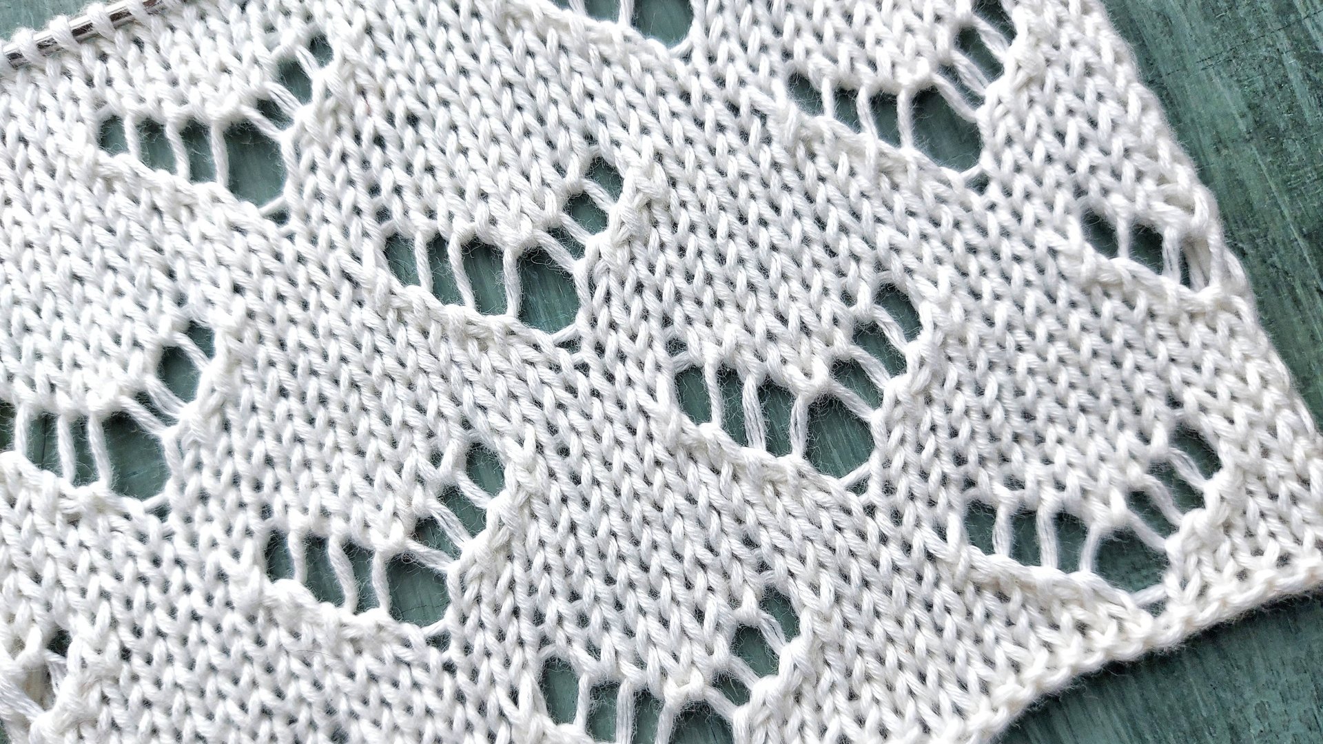 Красивый узор с ажурными птичками на лицевой глади смотреть онлайн