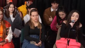 Лиза мели VS хейтеры. (ВИДЕО НЕ МОЕ!!) кстати, когда записывала, одновременно смотрела, я афигела👺