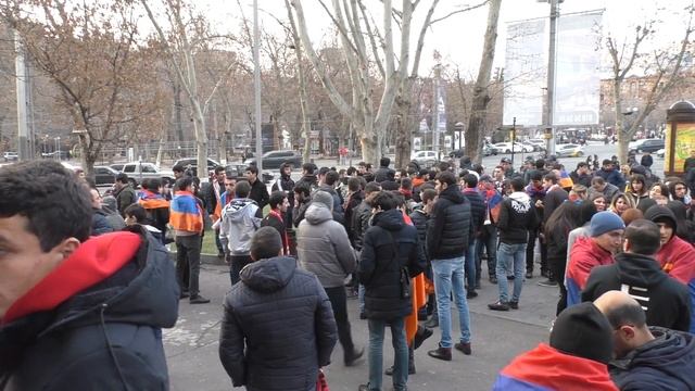 Yerevan, 26.03.19, Tu, Video-2, Bakits durs ekank - football@ kanchets Opera. смотреть онлайн