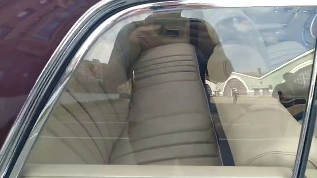 Шикарный раритетный Мерседес Бенс.
Очень интересный автомобиль.