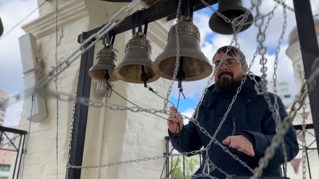 Звонарь Илья Дроздихин. Пасхальный звон в храме Живоначальной Троицы в Хорошеве смотреть онлайн