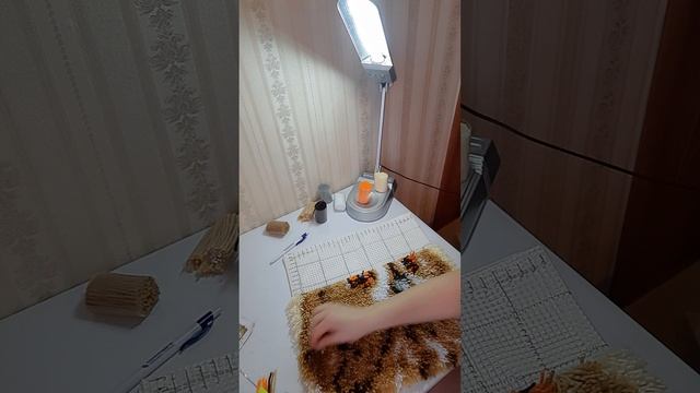 ковровая вышивка.узелковая техника ,выполняется специальным крючком
