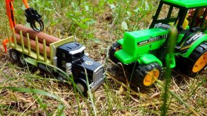 Видео для детей. Трактор и лесовоз в лесу