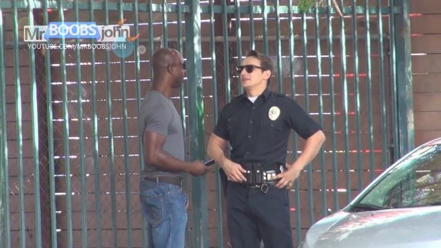 VitalyzdTv. Русская озвучка. Ridiculous Police Officer Prank! / Пранк: Самый Нелепый Полицейский!