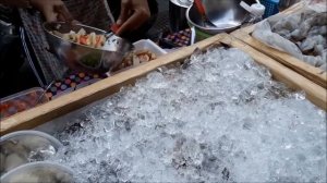 Тайская еда на улицах в Бангкоке или тайсткий стрит фуд