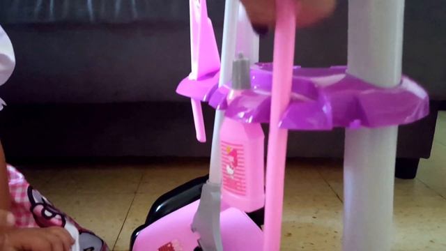 Набор Hello Kitty для уборки маленьким помощницам смотреть онлайн