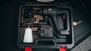 Наносим пену на кузов Аккумуляторной мойкой высокого давления Avalonica AVA-CW-002