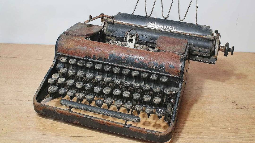 Реставрация антикварной пишущей машинки «Олимпия» 1949 года. смотреть онлайн