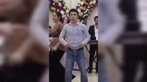 гигабайт танцует | Мем