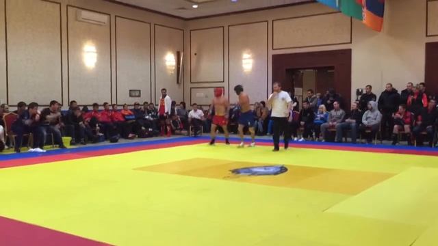 Солангы бьет и зажимает