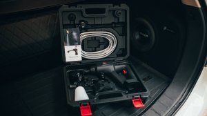 Наносим пену на капот Аккумуляторной мойкой высокого давления Avalonica AVA-CW-002