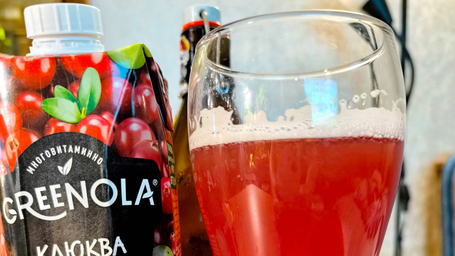 Рецепт коктейля "Ягодный эль" смотреть онлайн