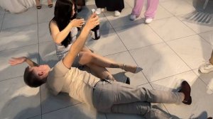 Танцевальный конкурс с гостями на свадьбе