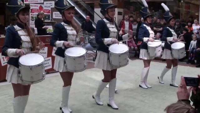 Барабанщицы. Выступление в торговом центре. смотреть онлайн