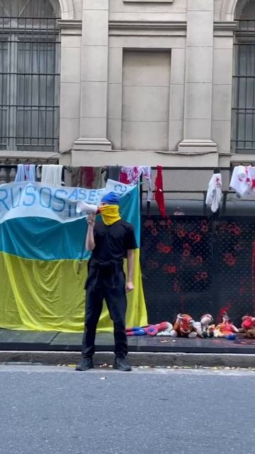 Украинцы & россияне, протестная акция у посольства России в Буэнос-Айресе, Аргентина смотреть онлайн