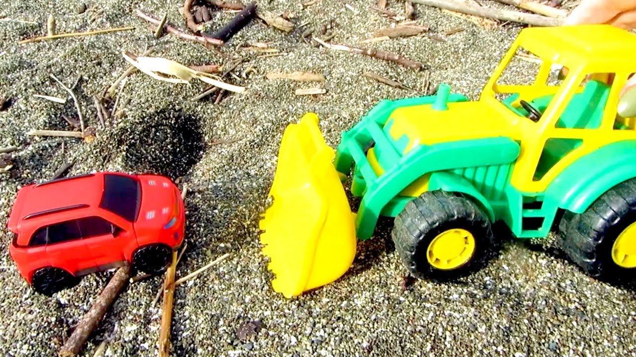 Тобот Z и погрузчик спасают рыбок. Видео с игрушками смотреть онлайн