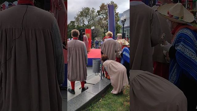 ТЕАТР "КАНИКУЛЫ". ДЕТЯМ ОЧЕНЬ НРАВИТСЯ. ДЕНЬ МОСКВЫ 2023. смотреть онлайн