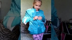 Примеряю одежде мамы