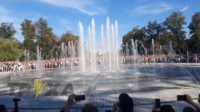 Фонтан на площади Свободы официально открыт смотреть онлайн