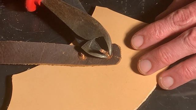 Leather Sheath for Tuatahi Camp Axe смотреть онлайн