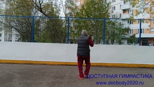 Упражнения с палкой-тростью на спортплощадке (43)