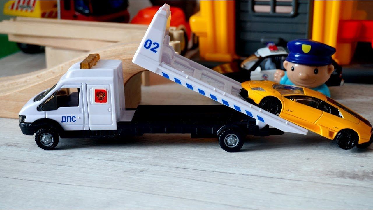 Эвакуатор и игрушечные машинки. Авария на мосту. Видео для детей смотреть онлайн