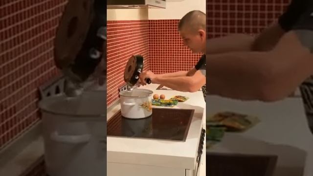 Безумный Паша и Иришка Чики Пики готовят зелье смотреть онлайн
