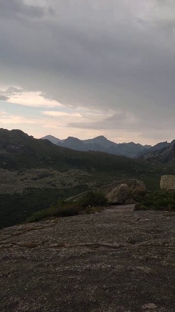 высота 1000 метров, висячий камень (природный парк 