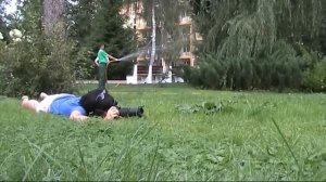 мужик ссыт на голове ( наглядное пособие ) man pissing on her head