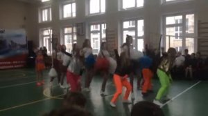 Танец под песню " круче всех"