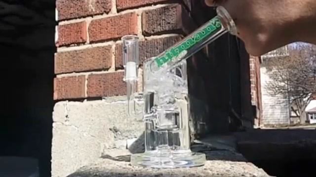 Hitman X Action Bronson Series 1 Grill water test (video by Atomic Glass MKE) смотреть онлайн