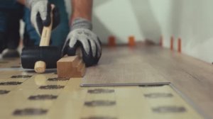 Укладка ПВХ ламината своими руками: пошаговая инструкция