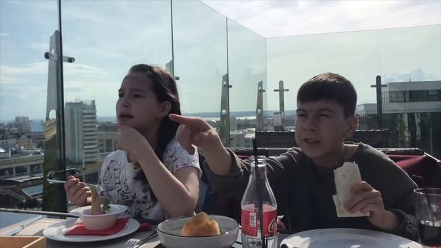 Прогулка в ресторан «Sky 8» смотреть онлайн