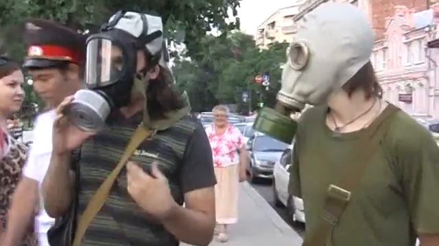 прикол, противогазы на день рыбака в Астрахани 2011) смотреть онлайн