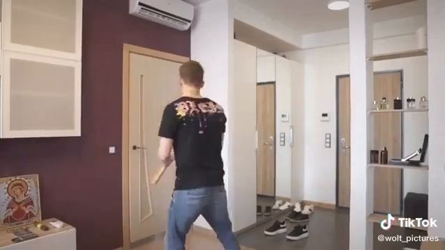 Прикол Тик Тока смотрите Пранк над пацаном смотреть онлайн