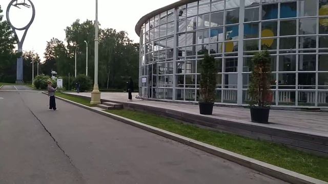 Прогулка в парке ВДНХ 21 06 2022, часть 1 смотреть онлайн