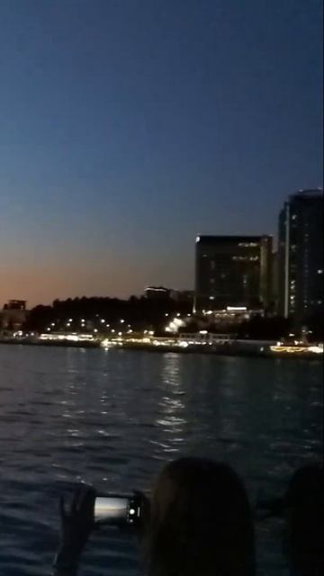 Невероятная ночная морская прогулка на яхте! #travel смотреть онлайн