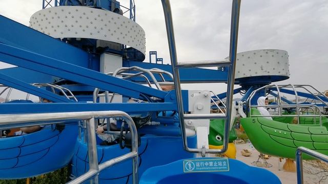 Лётный аттракцион в Даляньском парке развлечений Discovery Kingdom, г. Далянь