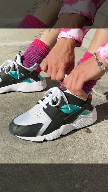 Nike Air HuaracheMen's Shoes$120