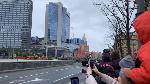 Техника на Арбате после парада 2021 смотреть онлайн