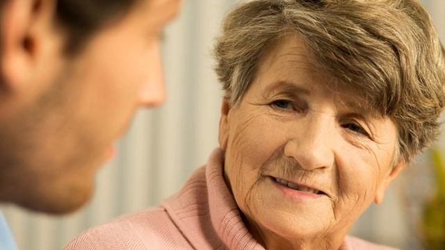 БЕЗ МЕНЯ ТОСКУЕТ МАМА -сл Марины Мальцевой музыка исполняет Василий Сидякин гитара смотреть онлайн