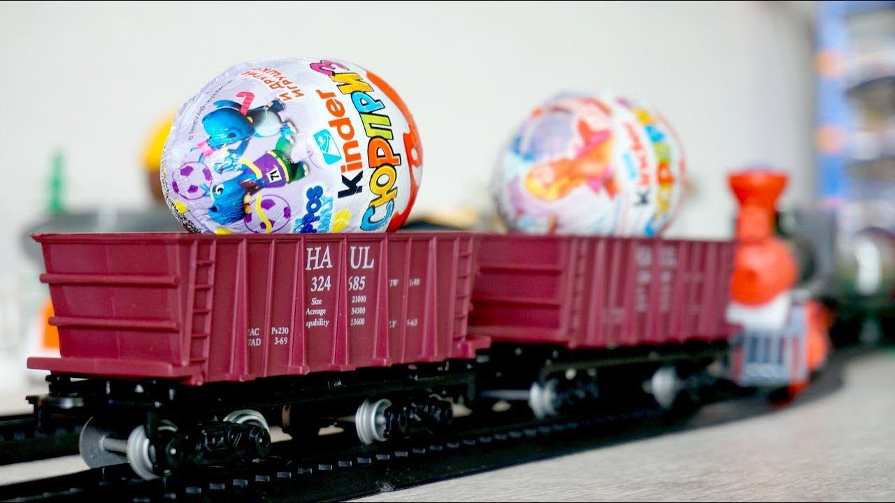 Паровоз и киндер сюрпризы. Железная дорога. Видео с игрушками для детей смотреть онлайн