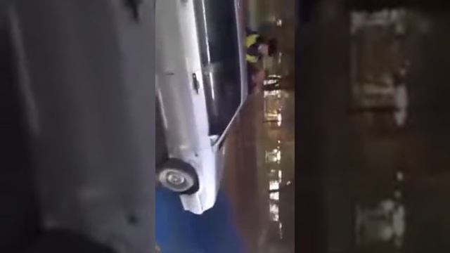 П о мочился на мента смотреть онлайн