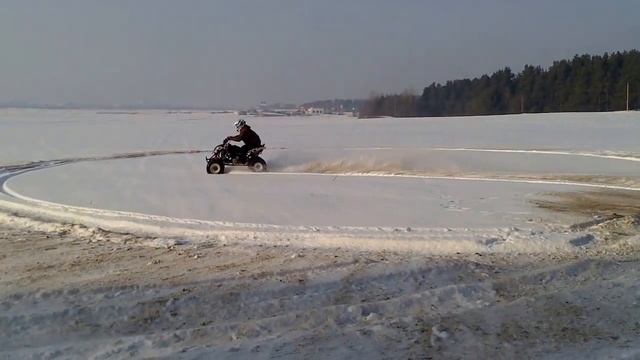 Polaris Predator снежный дрифт