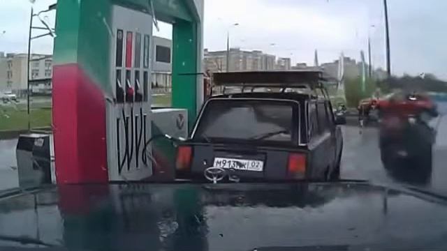 Прикол на заправке смотреть онлайн